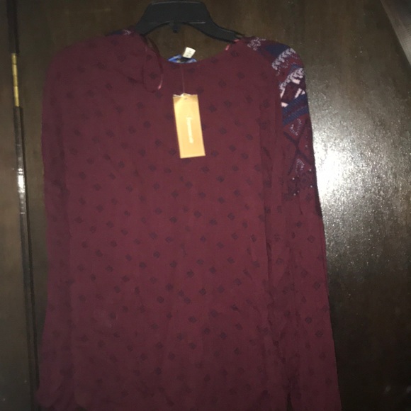 Burgundy and blue tribal blouse - Picture 3 of 3